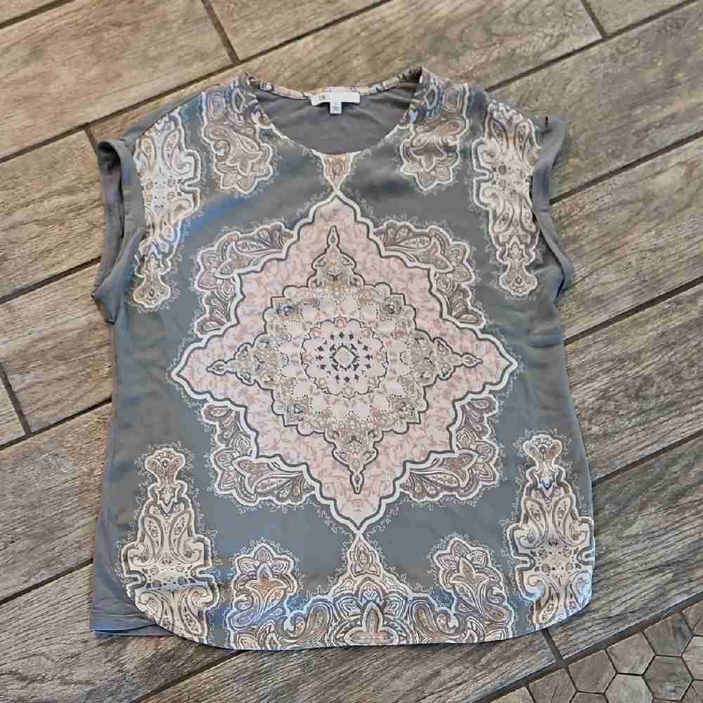 Elegant Gray Paisley Women's Top